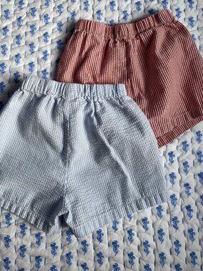 Lot of 2 seersucker Pigollino shorts, size 2T